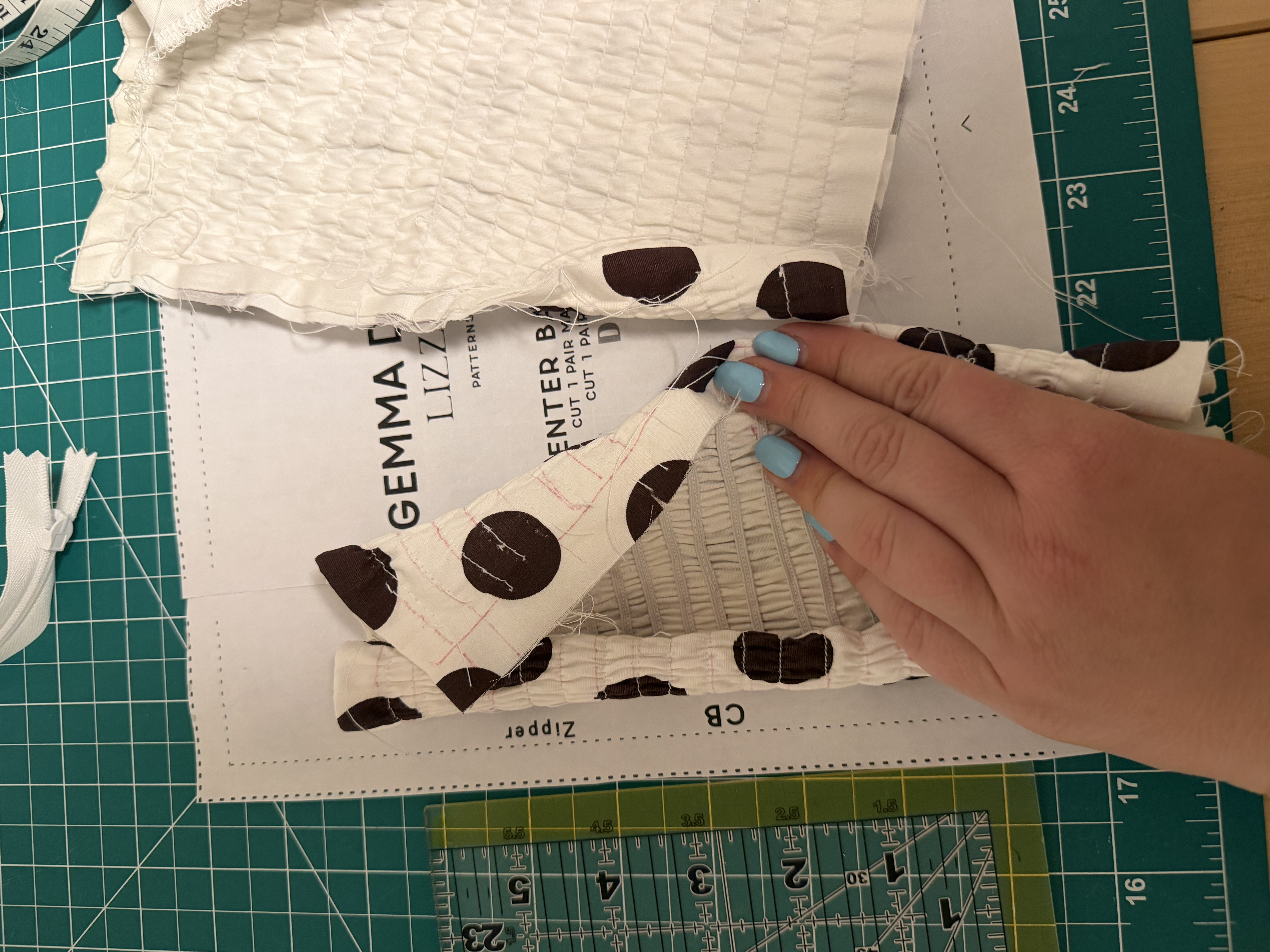 Comparison of the elastic thread attempt next to the braided elastic result